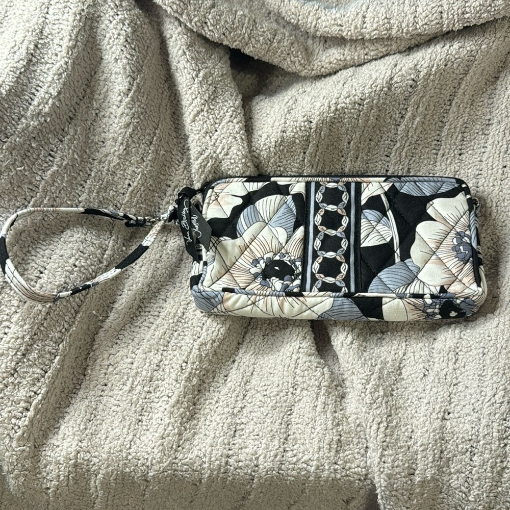 Vera Bradley wristlet - 2 inside sections - wrist loop or handle
